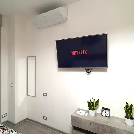 - La Casa Di Ila Milan