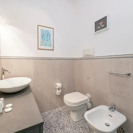 Xenia - Cozy Two-room Apt In Isola Area Milão