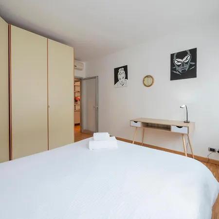 Xenia - Cozy Two-room Apt In Isola Area