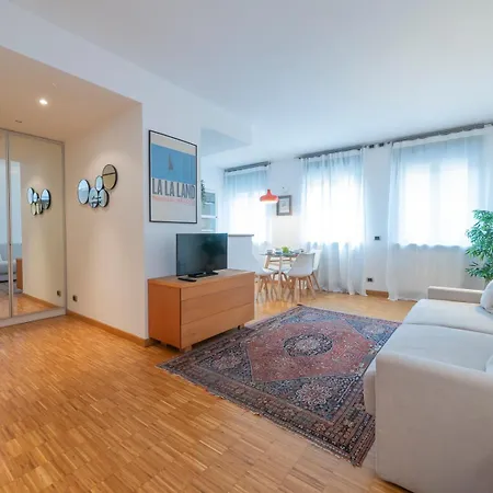 Xenia - Cozy Two-room Apt In Isola Area Milão