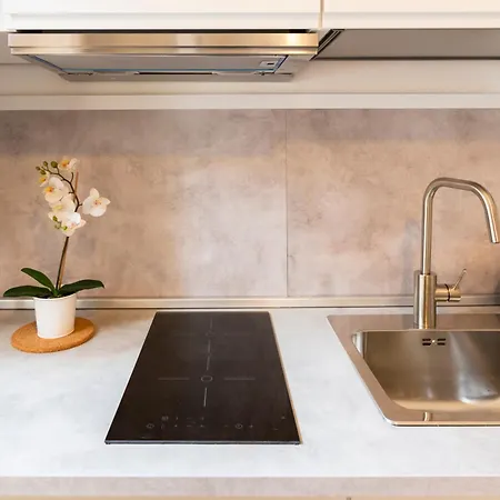 Apartment Commenda White