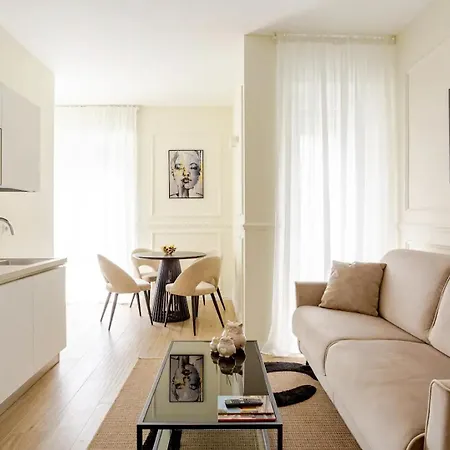 Champagne Apartment *