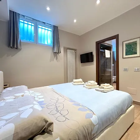 R39 Elegant With Private Parking * Milán