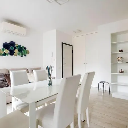 Lejlighed Brand New 3 Bedrooms In Navigli Area *