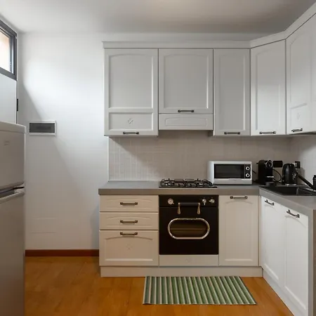 - Martesana Easy House Apartman *