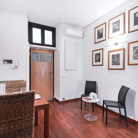 Easylife - Elegante In Moscova Milan