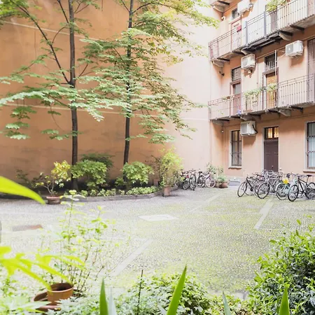 Easylife - Elegante In Moscova Milan