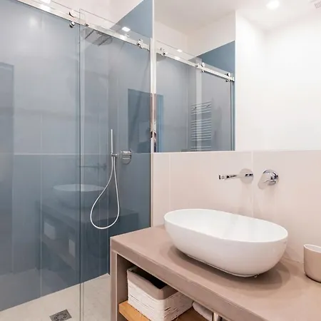 Daire Homeby, Casa Isella Milano