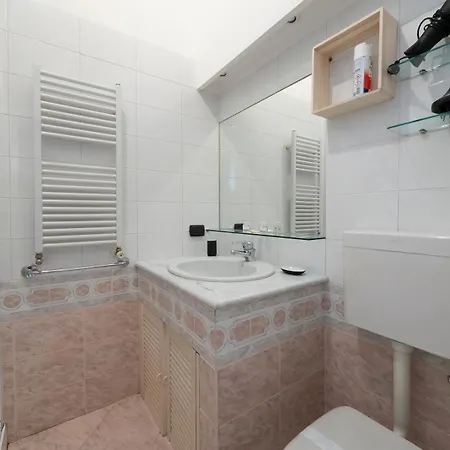 Xenia - Colorful In Fiera Area Apartment Milan
