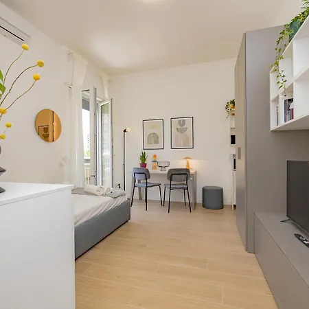 Daire Comfy & Chic Near Universita Iulm & Famagosta-ideal For Work