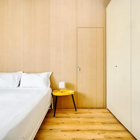 Joivy 1-bed With Balcony Near Subway *