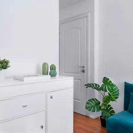 New! Lovely & Friendly In Center C