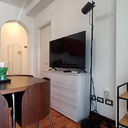 Sahi - Via Dei Ciclamini Mm1 Primaticcio, Stadio San Siro, Ospedale San Carlo מילאנו