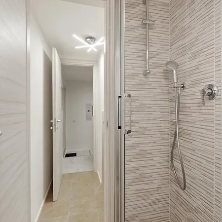 Apartment Bwr - In Zona Sempione-tre Torri, Via Alberti Milan