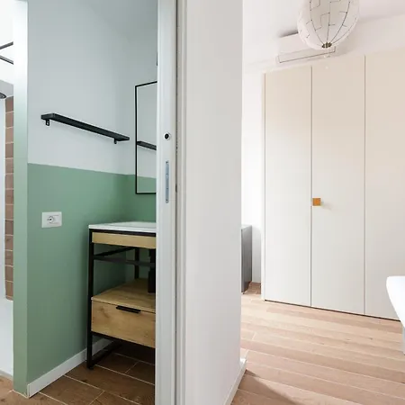 Guesthost - Porta Venezia Cosy דירה