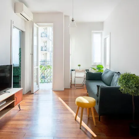 White & Beauty In Center Apartment Milan