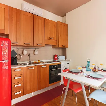 The Rent - Cozy In The Risorgimento Area Apartament