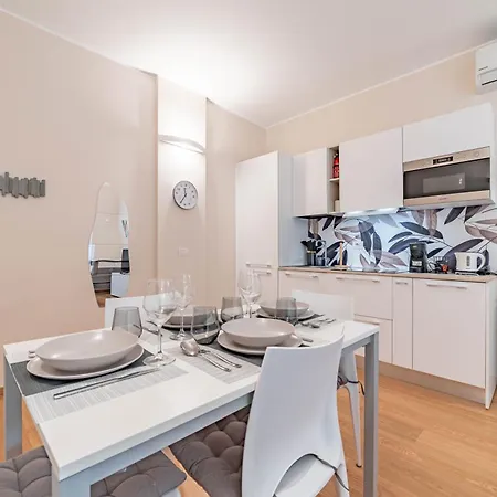 500 M From Corso Sempione, Close To Metro M5 Appartamento