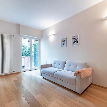 Appartamento 500 M From Corso Sempione, Close To Metro M5 Milano