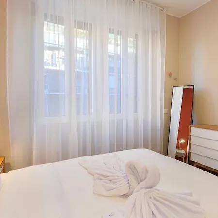 Flat, Deangeli Milan-100m M1 Apartment Milan