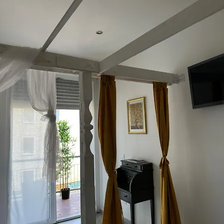 Four Bedroom In The Centre Of The Apartment *