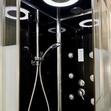 Four Bedroom In The Centre Of The Apartment *