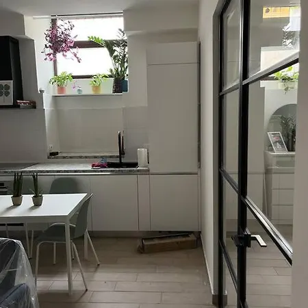 Elegant 2 Bedroom In Apartment