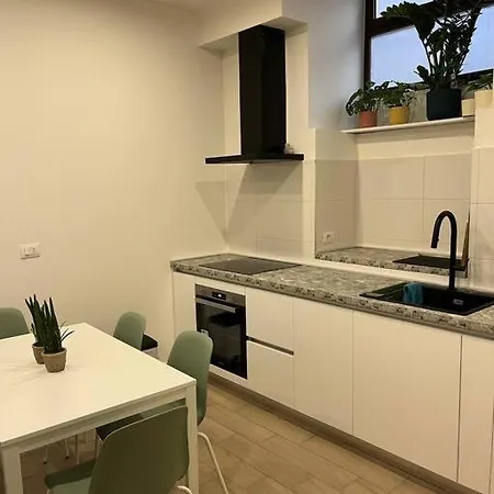 Elegant 2 Bedroom In *