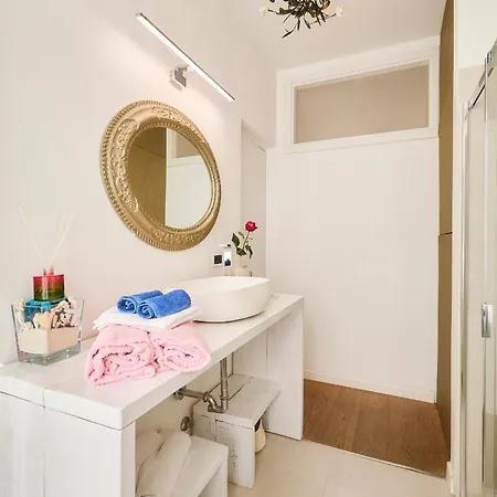 Luxy Close Navigli *