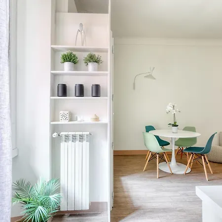 Fara 33 Cozy Flat In District 아파트 *