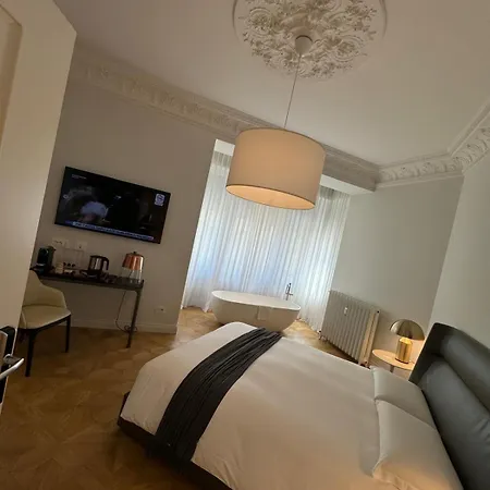 多莫斯卡米勒斯旅馆 4*