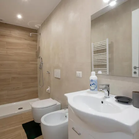 Xenia - Renovated Flat In Navigli Area * Milano