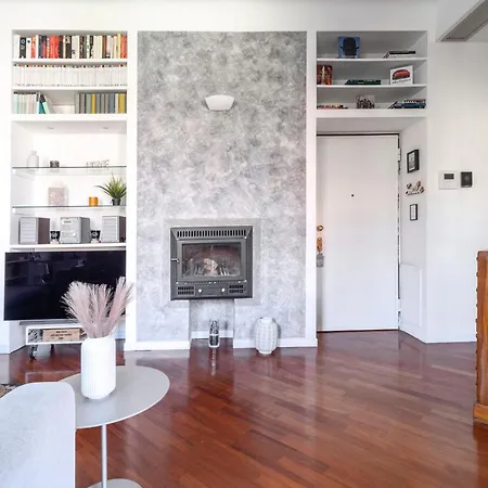 Roomy Flat With Garage - Porta Romana * 밀라노
