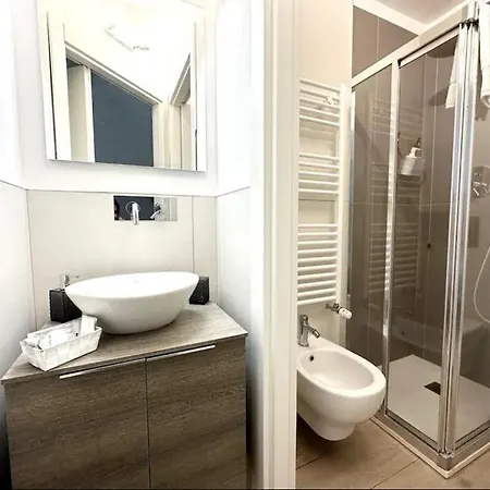 Small House Near The Station شقة