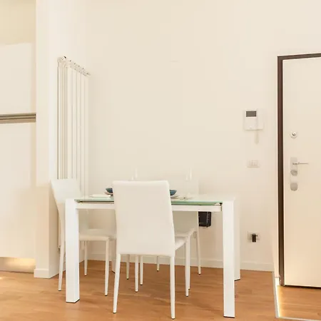 Exclusive Apartment - Next To The Metro Daire Milano