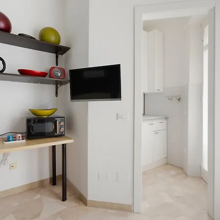 Lorenteggio-piazza Frattini Balcony *