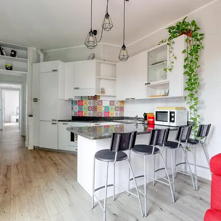 Rainbow House Via Dei Carafa Mailand