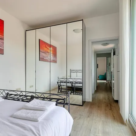 Rainbow House Via Dei Carafa