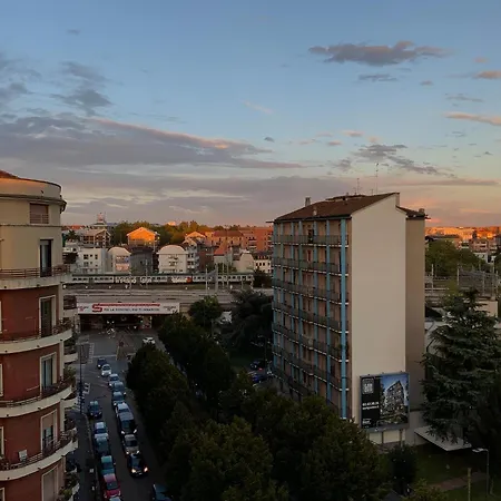 Cozy & Quiet 2 Min From Metro Lejlighed *