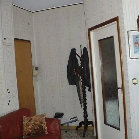 Casa de hóspedes Suzzani House *