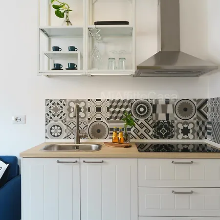 Looking 4 Station Center