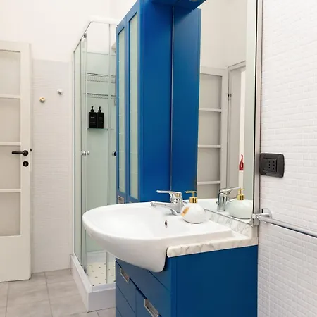 Artstay - Garibaldi Tower, Near Metro Station M5, M2 *