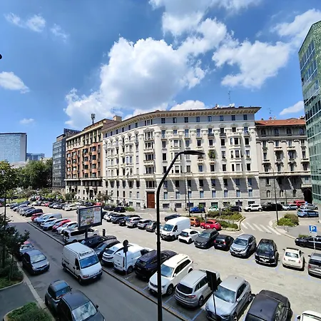 Doria 10 Next To Train Station شقة ميلان