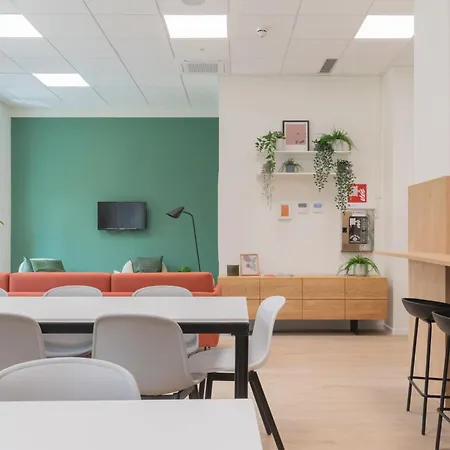 Well-located Campus Near Park *