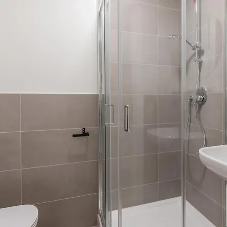 Well-located Campus Near Park