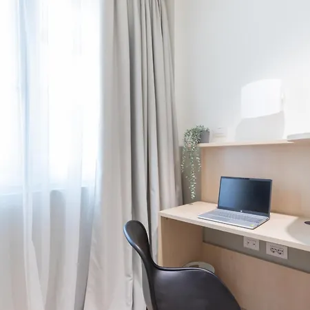 Well-located Campus Near Park Lägenhet