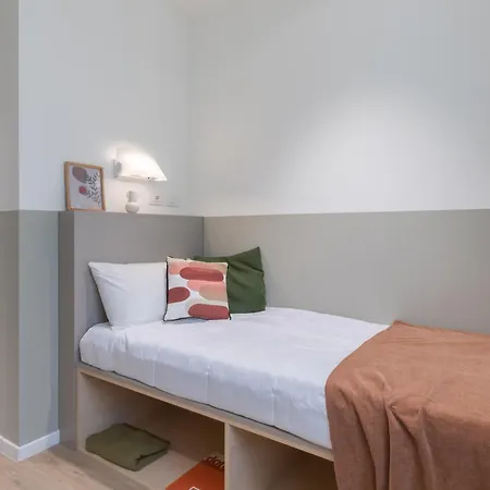 Well-located Campus Near Park *