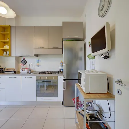 I Host - Forze Armate 83 Milano