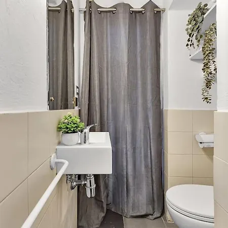 Cozy Central Duomo Flat Milan