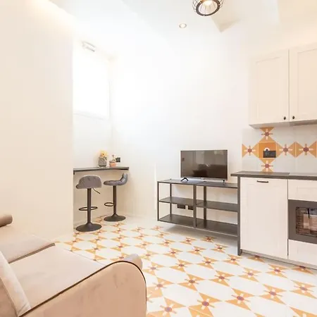 4fo6 Navigli-duomo -yellow Chic - Milaan